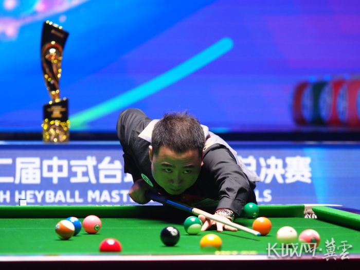 摆着两份截 摆着两份截